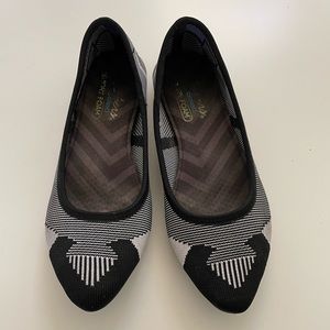 Skechers Cleo memory foam Flats